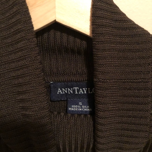 SOLD - 100% Silk Ribbed Turtleneck - Picture 4 of 6